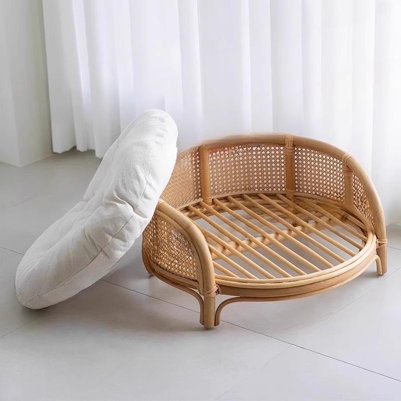 Cuccia per Cani e Gatti in Rattan Naturale Intrecciato – Letto Elegante per Animali Piccoli.