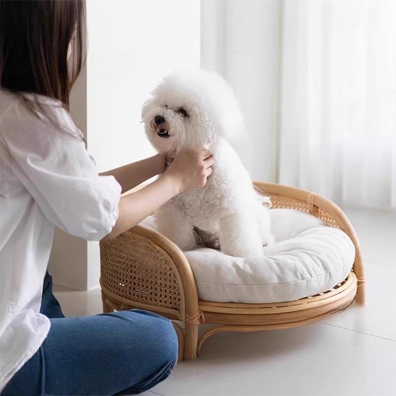 Cuccia per Cani e Gatti in Rattan Naturale Intrecciato – Letto Elegante per Animali Piccoli.