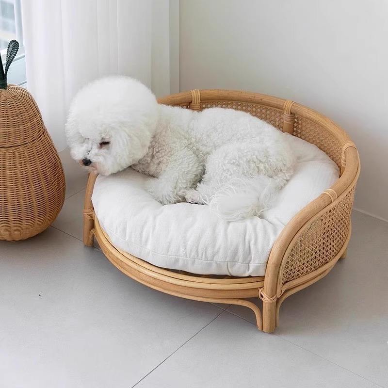 Cuccia per Cani e Gatti in Rattan Naturale Intrecciato – Letto Elegante per Animali Piccoli.